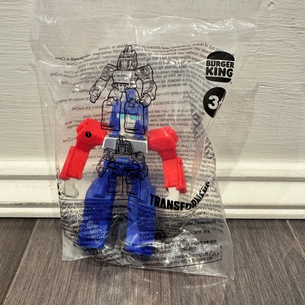 NWT Burger King Transformers Action Figure Toy- Blue and Red Kids Toddlers